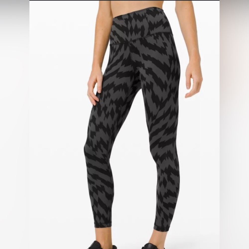 Lululemon Leggings size 4 Gray & Black Pattern